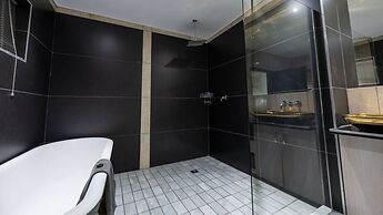 ANEW Hotel & Convention Centre OR Tambo