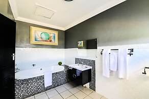 ANEW Hotel & Convention Centre OR Tambo