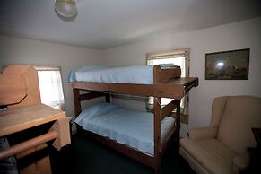 Beaufort Harbour Suites West Lodge