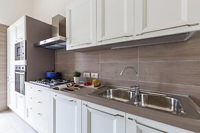 Chiara Modern Apartment