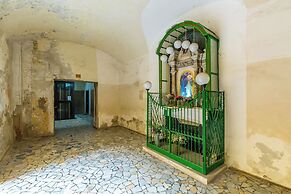 Chiara Modern Apartment