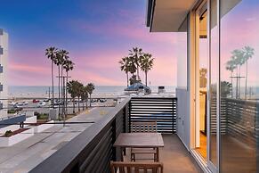 Venice View by Avantstay Walk to Venice Beach Rooftop, Ice Bath, Luxe 