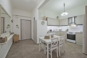 Irida With 1 Bedrooms and 1 Bathrooms