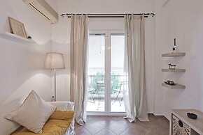 Irida With 1 Bedrooms and 1 Bathrooms