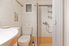 Irida With 1 Bedrooms and 1 Bathrooms