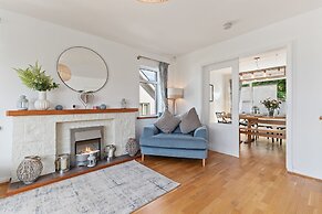 Glynmar - Sea Glimpses Hot Tub Pool Table