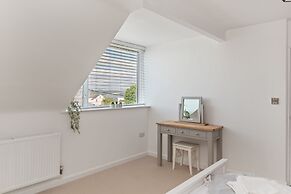 Glynmar - Sea Glimpses Hot Tub Pool Table