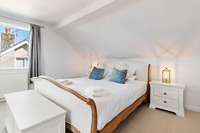 Glynmar - Sea Glimpses Hot Tub Pool Table