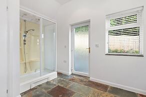 Glynmar - Sea Glimpses Hot Tub Pool Table