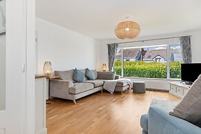 Glynmar - Sea Glimpses Hot Tub Pool Table