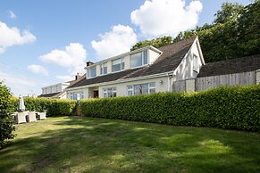 Glynmar - Sea Glimpses Hot Tub Pool Table