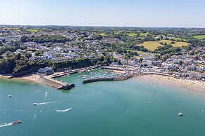 Glynmar - Sea Glimpses Hot Tub Pool Table