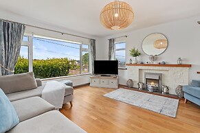 Glynmar - Sea Glimpses Hot Tub Pool Table