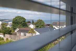 Glynmar - Sea Glimpses Hot Tub Pool Table