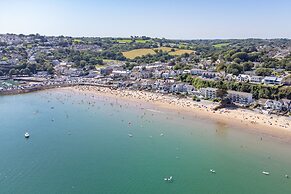 Glynmar - Sea Glimpses Hot Tub Pool Table