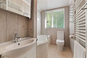 Glynmar - Sea Glimpses Hot Tub Pool Table