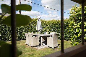 Glynmar - Sea Glimpses Hot Tub Pool Table