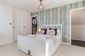 Glynmar - Sea Glimpses Hot Tub Pool Table