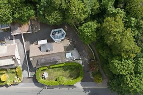 Glynmar - Sea Glimpses Hot Tub Pool Table