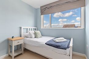 Glynmar - Sea Glimpses Hot Tub Pool Table