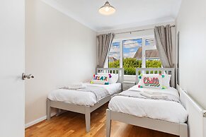 Glynmar - Sea Glimpses Hot Tub Pool Table