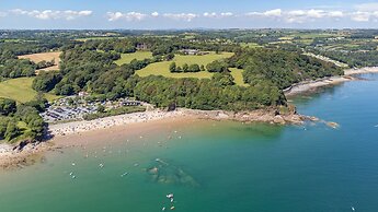 Glynmar - Sea Glimpses Hot Tub Pool Table