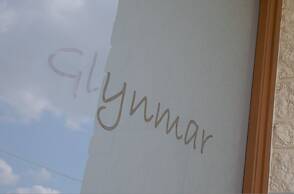 Glynmar - Sea Glimpses Hot Tub Pool Table