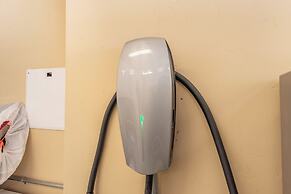 Lux Townhome Next to Village by Sierra Getaways