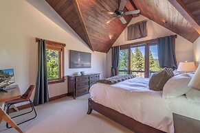 Lux Townhome Next to Village by Sierra Getaways