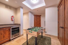 Lux Townhome Next to Village by Sierra Getaways