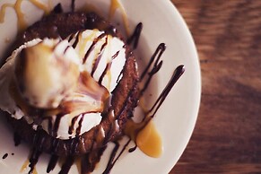 Lux Townhome Next to Village by Sierra Getaways