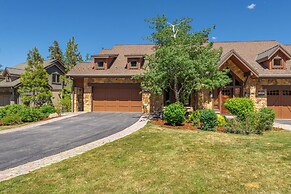 Lux Townhome Next to Village by Sierra Getaways