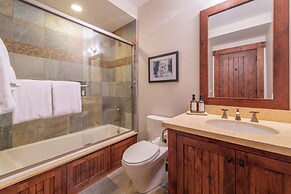 Lux Townhome Next to Village by Sierra Getaways