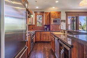 Lux Townhome Next to Village by Sierra Getaways