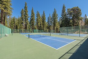 Lux Townhome Next to Village by Sierra Getaways