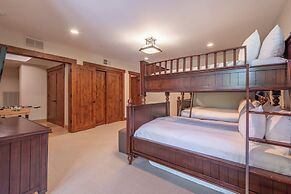 Lux Townhome Next to Village by Sierra Getaways