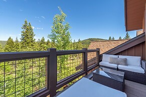 Lux Townhome Next to Village by Sierra Getaways