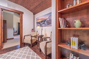 Lux Townhome Next to Village by Sierra Getaways