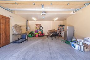 Lux Townhome Next to Village by Sierra Getaways