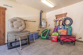 Lux Townhome Next to Village by Sierra Getaways