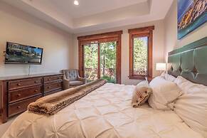 Lux Townhome Next to Village by Sierra Getaways