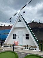 Tropical House and Mini Golf Yogyakarta