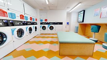 Student Only, Ensuite-in a Stylish Apartment