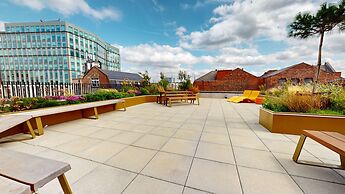 Student Only, Ensuite-in a Stylish Apartment