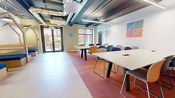 Student Only, Ensuite-in a Stylish Apartment