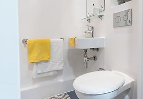 Student Only, Ensuite-in a Stylish Apartment