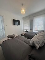 Ayr Refurbished May 2024 3 Bedroom 140m2 Detached House With Private G