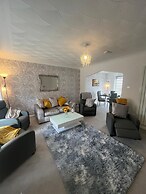 Ayr Refurbished May 2024 3 Bedroom 140m2 Detached House With Private G