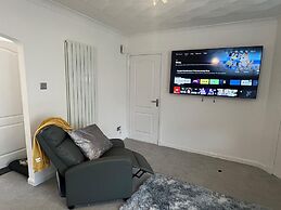 Ayr Refurbished May 2024 3 Bedroom 140m2 Detached House With Private G