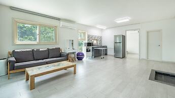 Gapyeong Nomadrium Poolvilla Pension